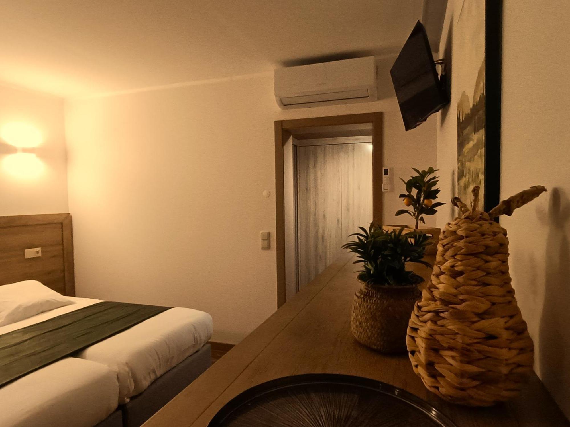 Quinta Padre Lobo Guest House Santa Maria da Feira Bagian luar foto